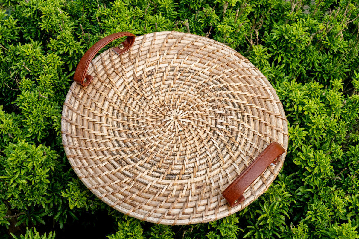 Sleek tray