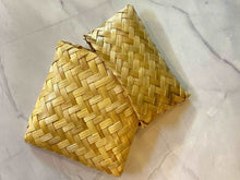 Load image into Gallery viewer, Rectangle bag with cover like envelope made of bamboo, in natural colour
